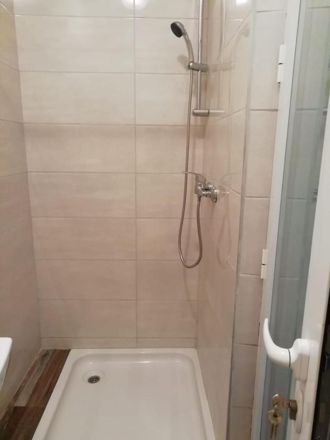 Appartamento Jona - Dugi Rat - Mali Rat Esterno foto