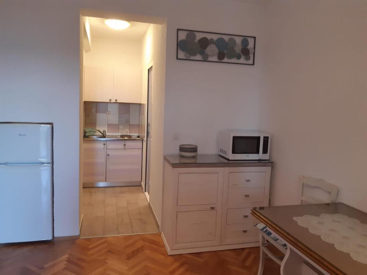 Appartamento Jona - Dugi Rat - Mali Rat Esterno foto